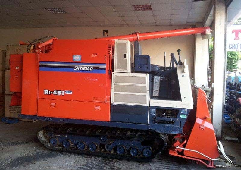 máy gặt đập liên hợp Kubota